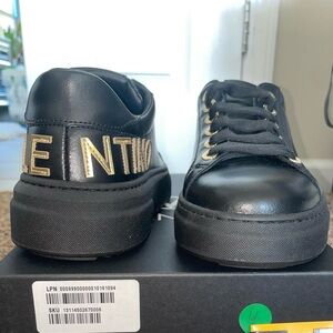 NWT MARIO VALENTINO BLACK /GOLD SNEAKERS SIZE 9